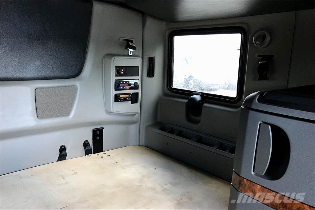 International LT625 6x4 Prime Movers
