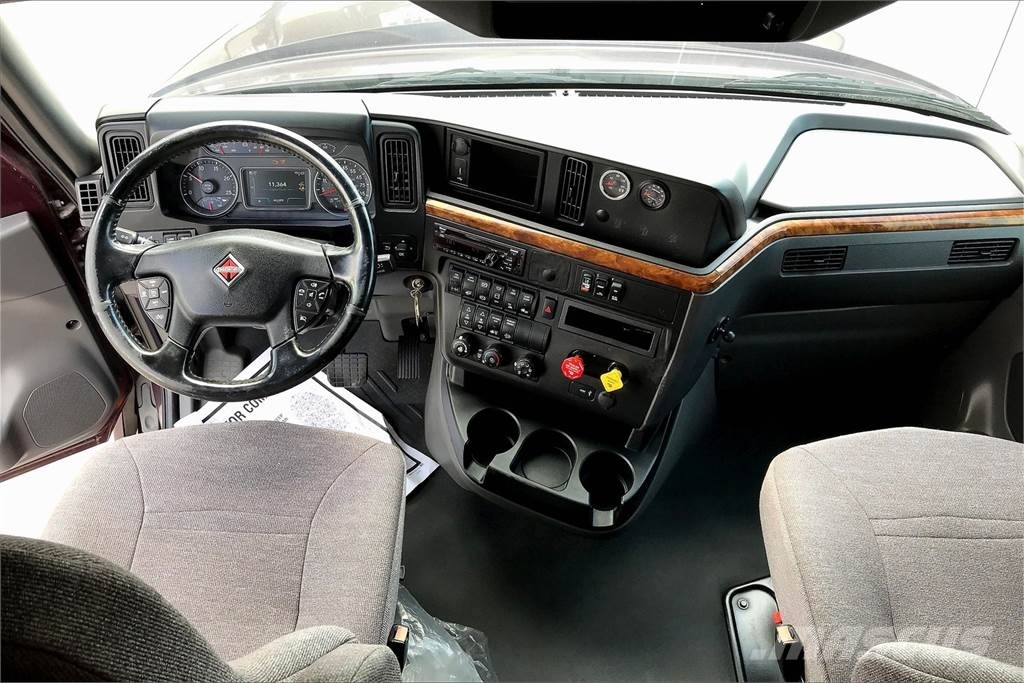 International LT625 6x4 Prime Movers