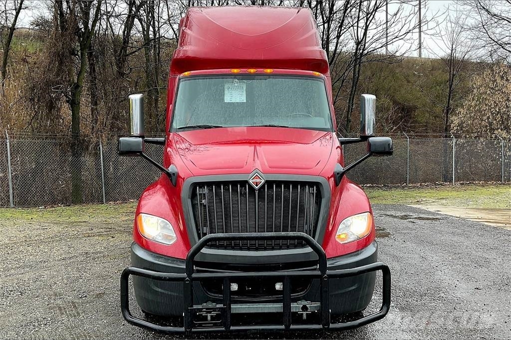 International LT625 6x4 Τράκτορες