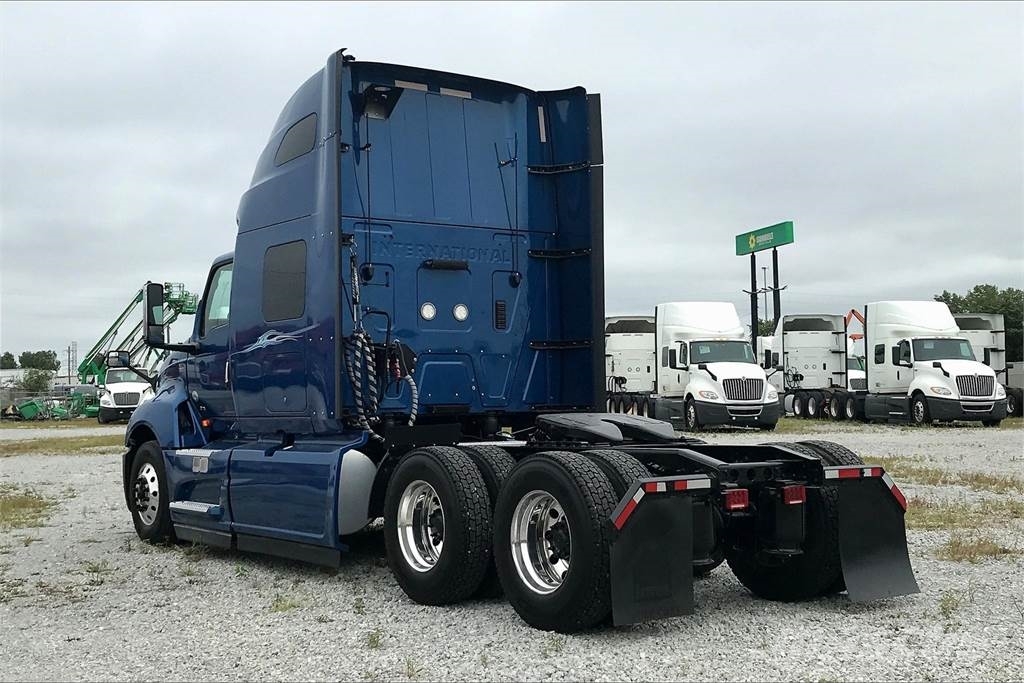 International LT625 6x4 Prime Movers