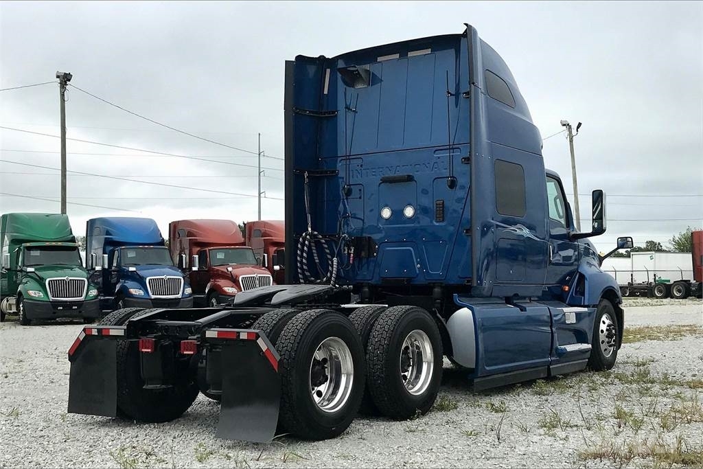 International LT625 6x4 Prime Movers