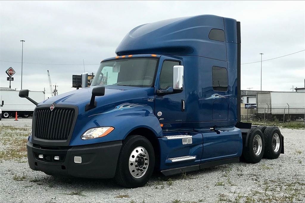 International LT625 6x4 Prime Movers