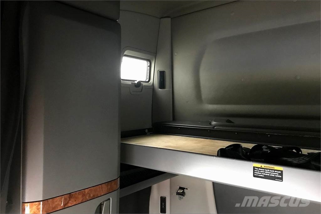 International LT625 6x4 Prime Movers