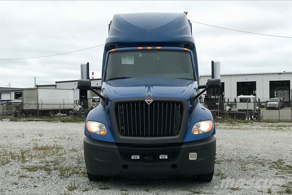 International LT625 6x4 Prime Movers