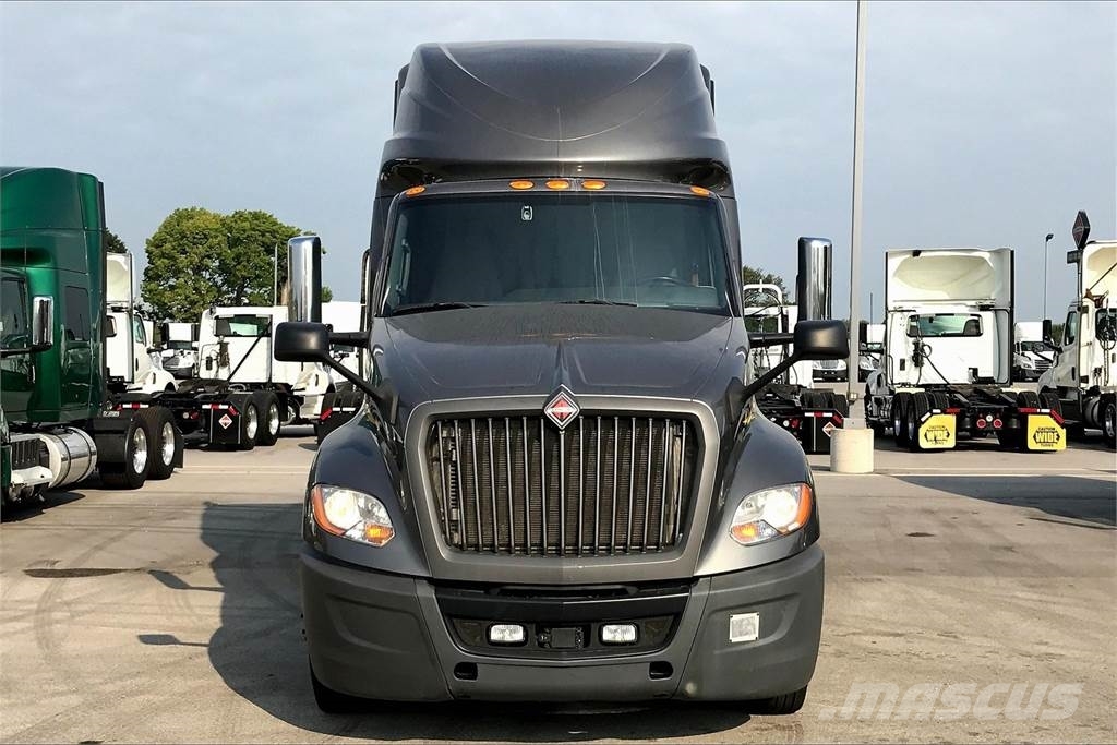 International LT625 6x4 Prime Movers