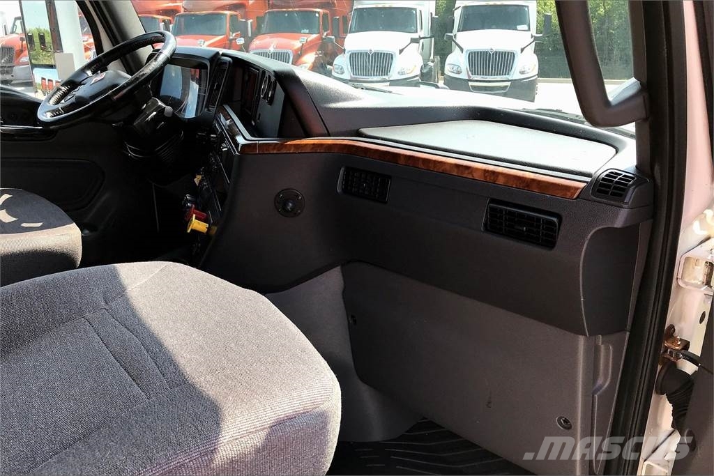 International LT625 6x4 Prime Movers