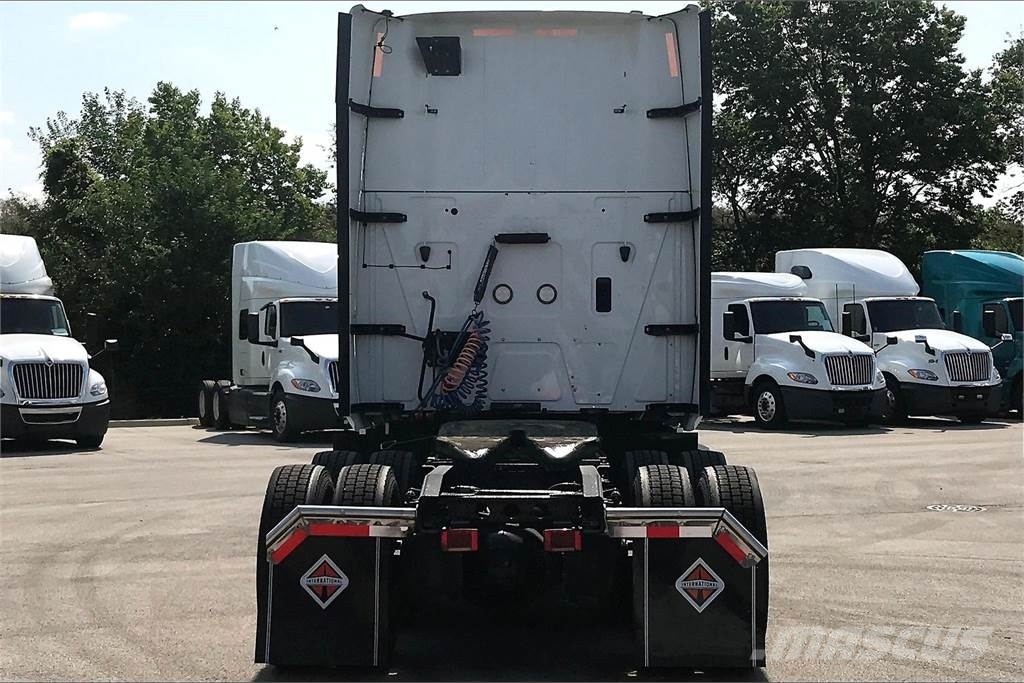 International LT625 6x4 Prime Movers