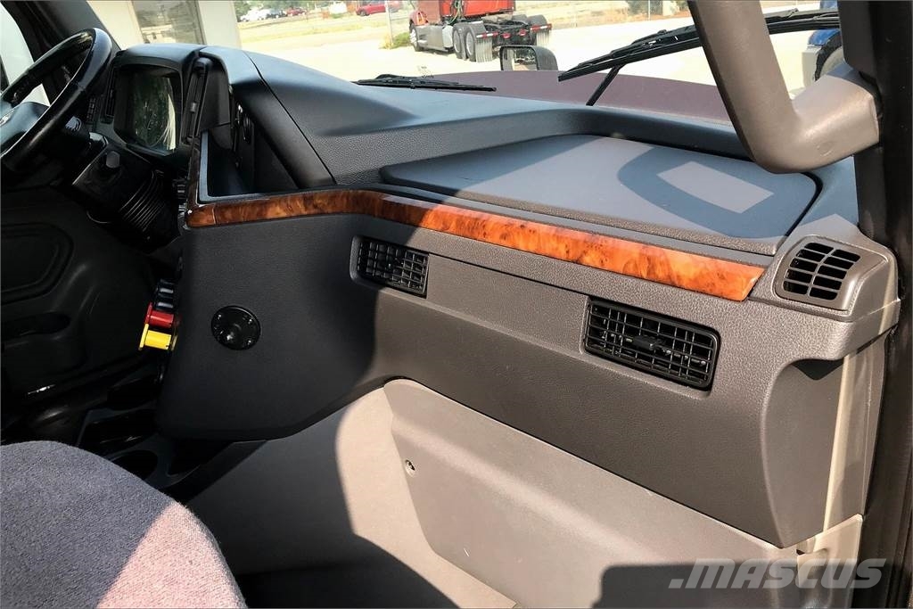 International LT625 6x4 Prime Movers