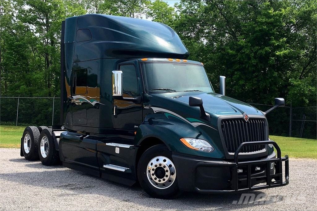 International LT625 6x4 Prime Movers