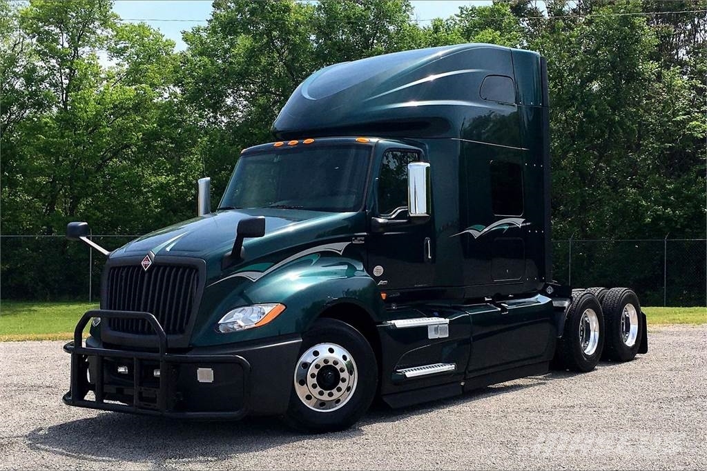 International LT625 6x4 Prime Movers