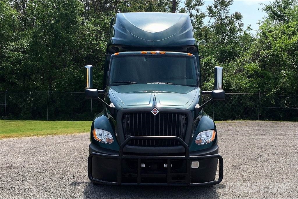 International LT625 6x4 Prime Movers