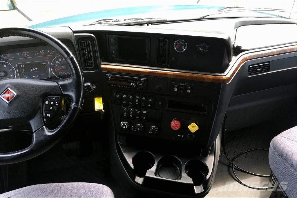International LT625 6x4 Prime Movers