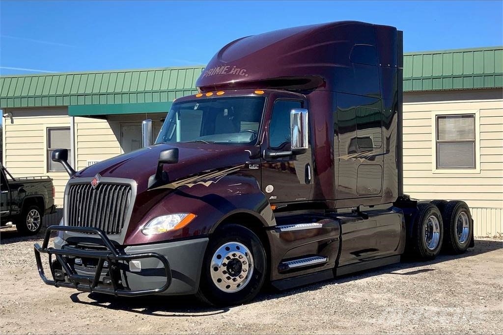 International LT625 6x4 Prime Movers