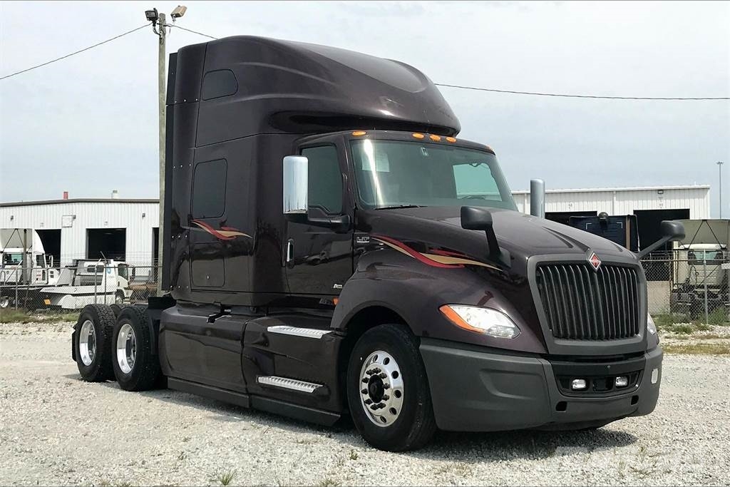 International LT625 6x4 Prime Movers