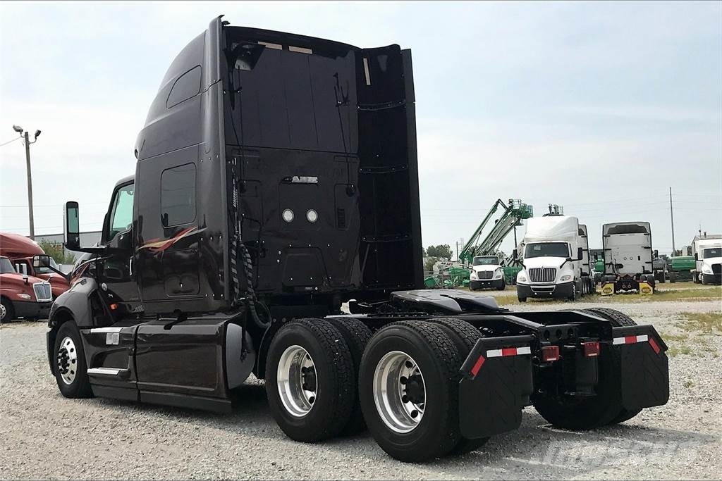 International LT625 6x4 Prime Movers