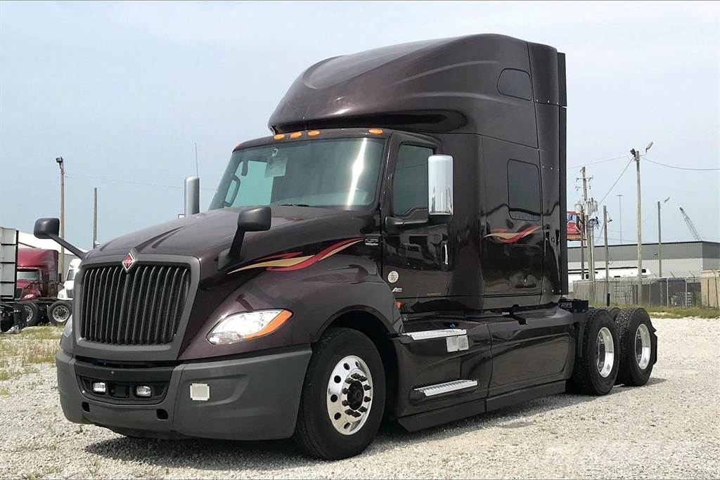 International LT625 6x4 Prime Movers