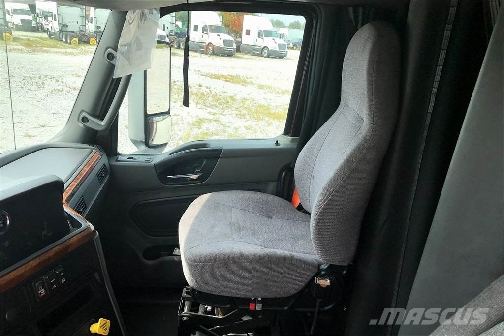 International LT625 6x4 Prime Movers
