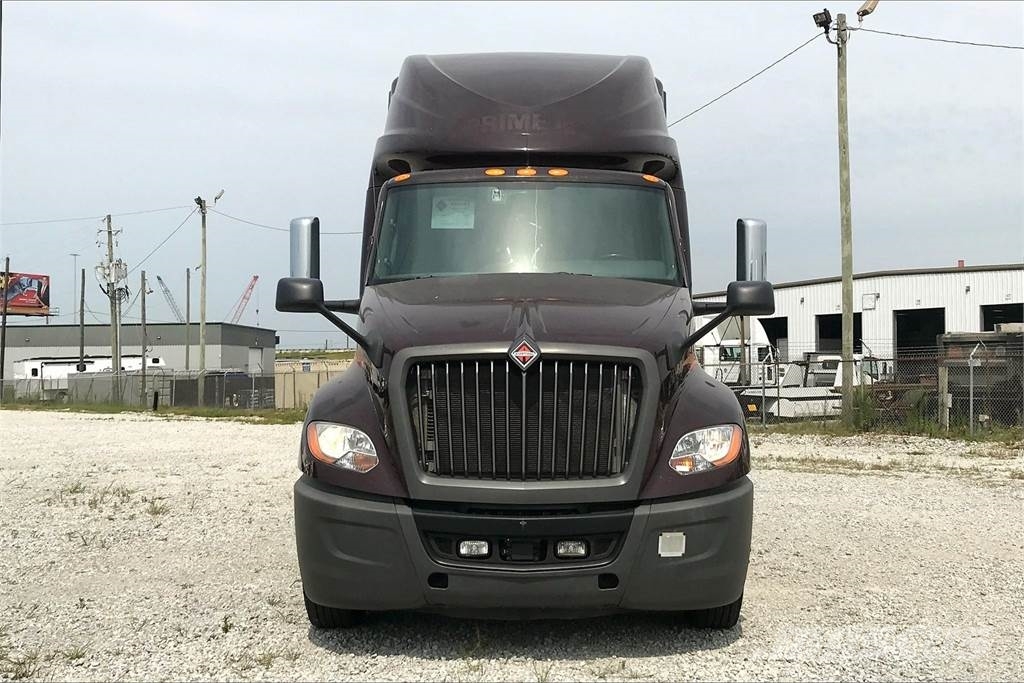 International LT625 6x4 Prime Movers