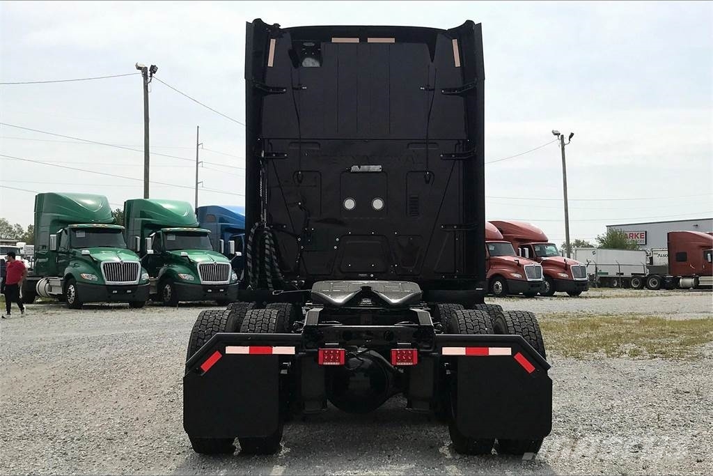 International LT625 6x4 Prime Movers