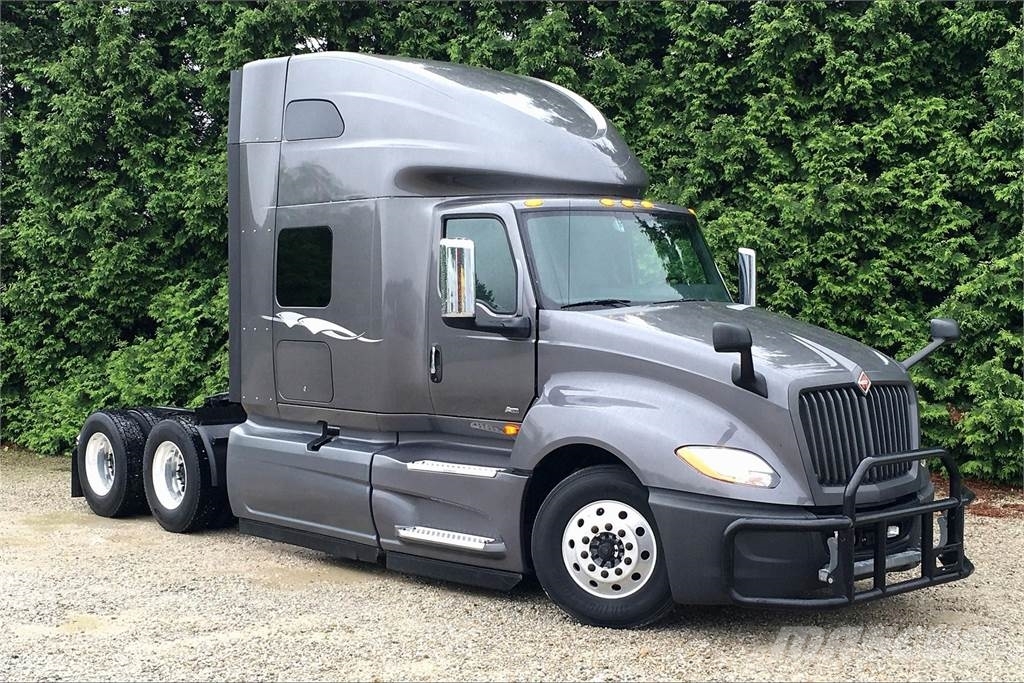International LT625 6x4 Prime Movers
