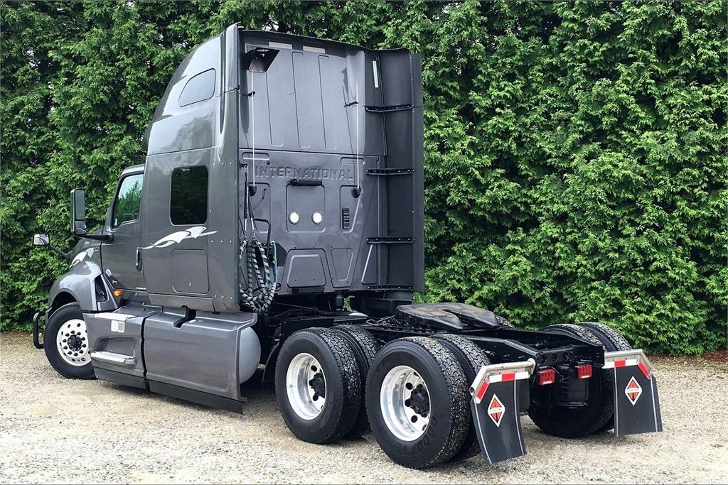 International LT625 6x4 Prime Movers