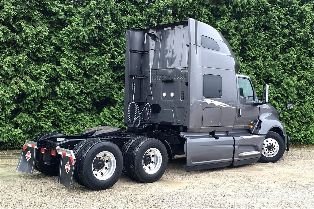 International LT625 6x4 Prime Movers