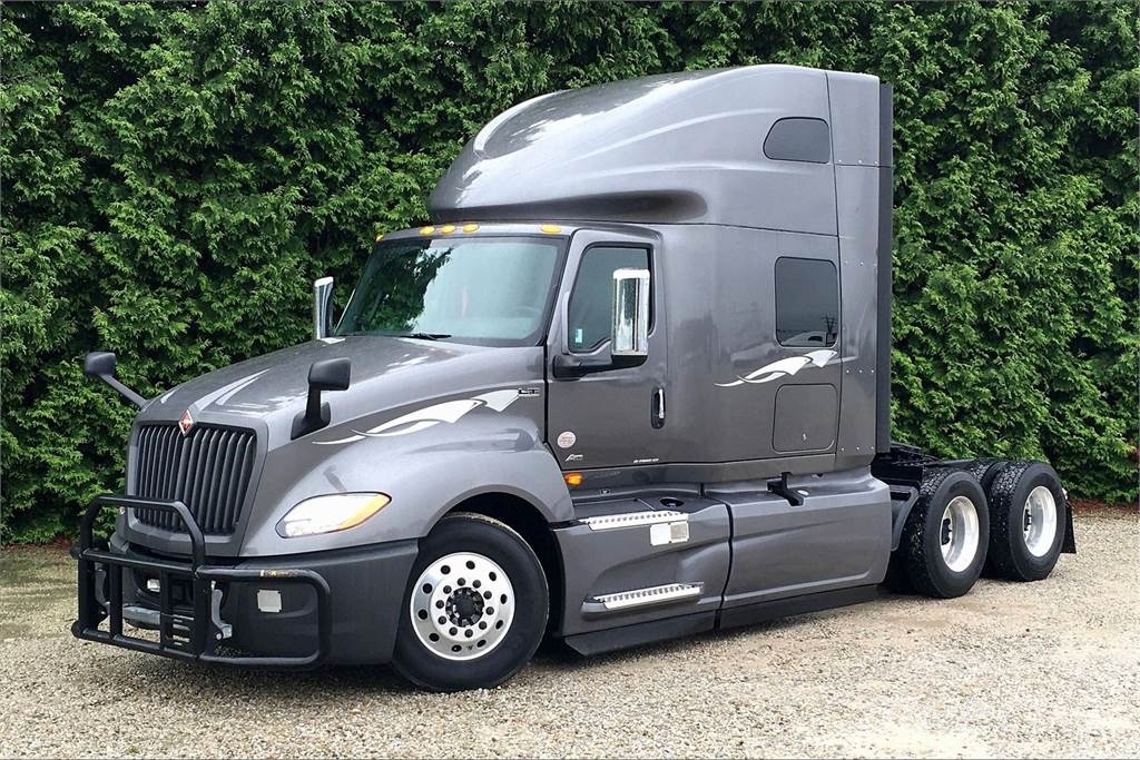 International LT625 6x4 Prime Movers