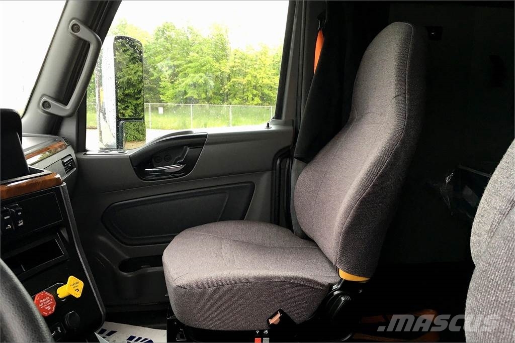 International LT625 6x4 Prime Movers