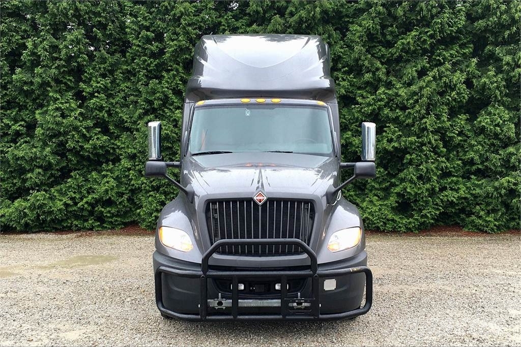 International LT625 6x4 Prime Movers