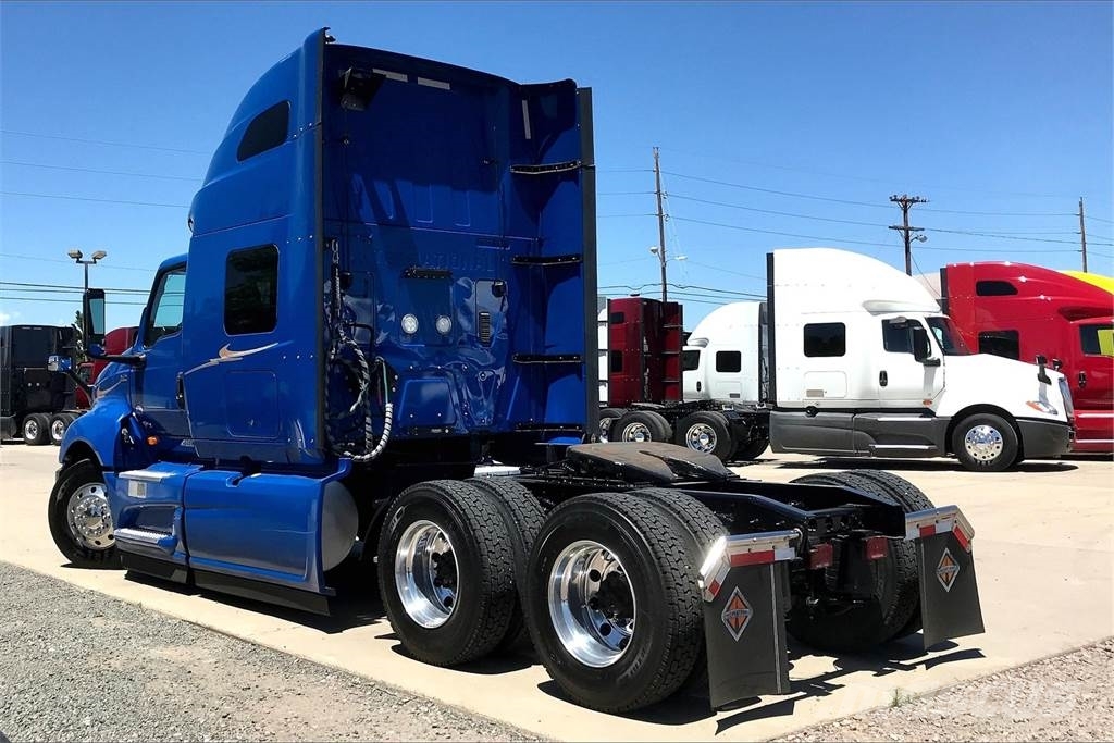 International LT625 6x4 Prime Movers