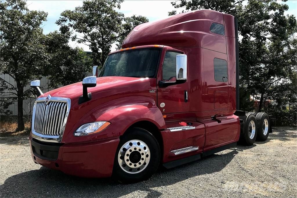 International LT625 6x4 Prime Movers