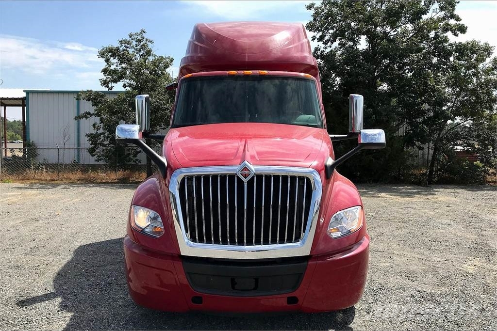 International LT625 6x4 Prime Movers