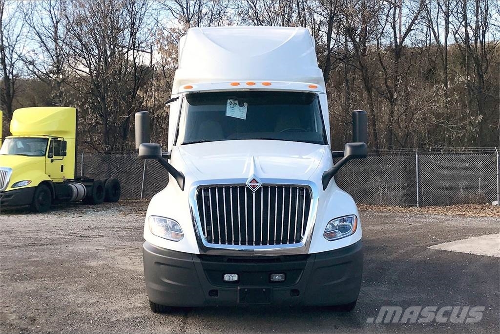 International LT625 6x4 Prime Movers