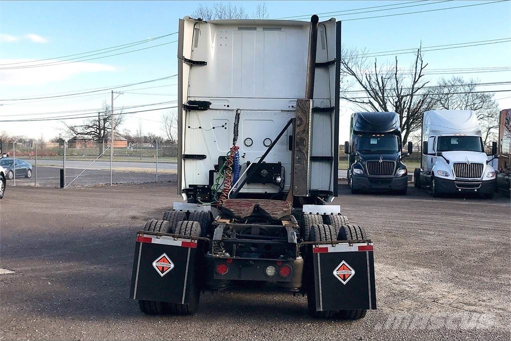International LT625 6x4 Prime Movers