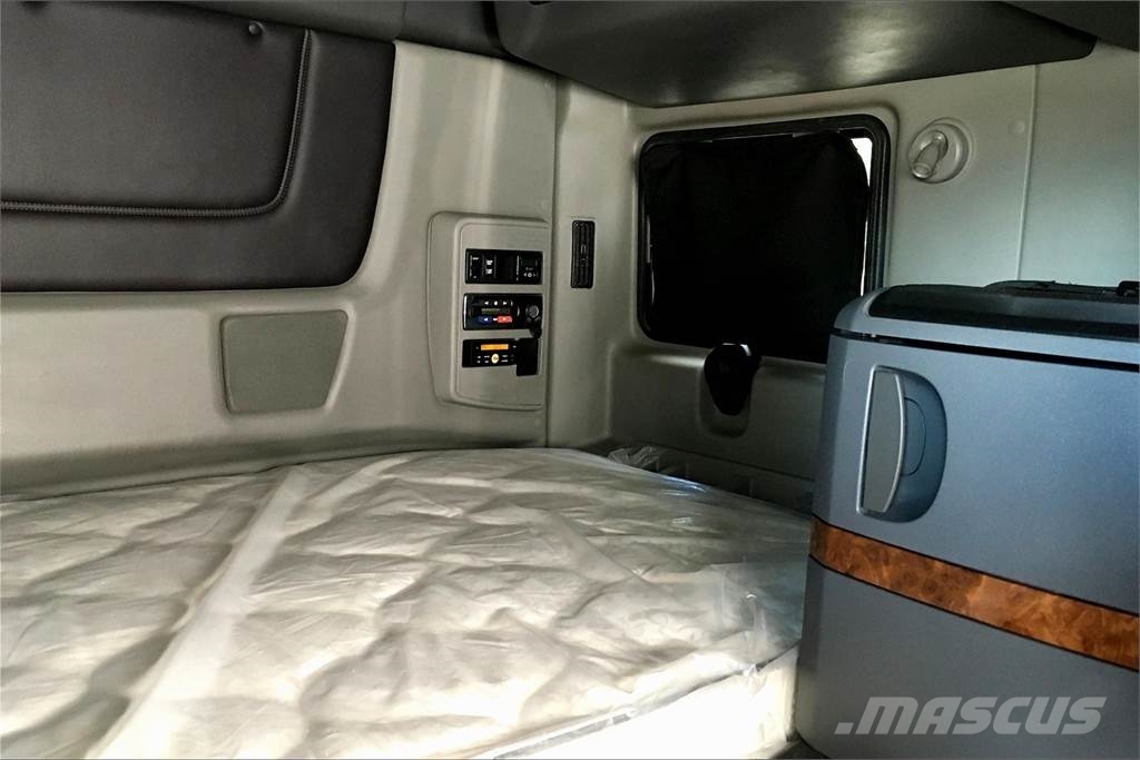 International LT625 6x4 Prime Movers