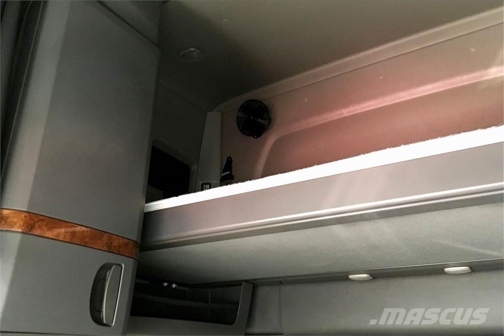 International LT625 6x4 Prime Movers