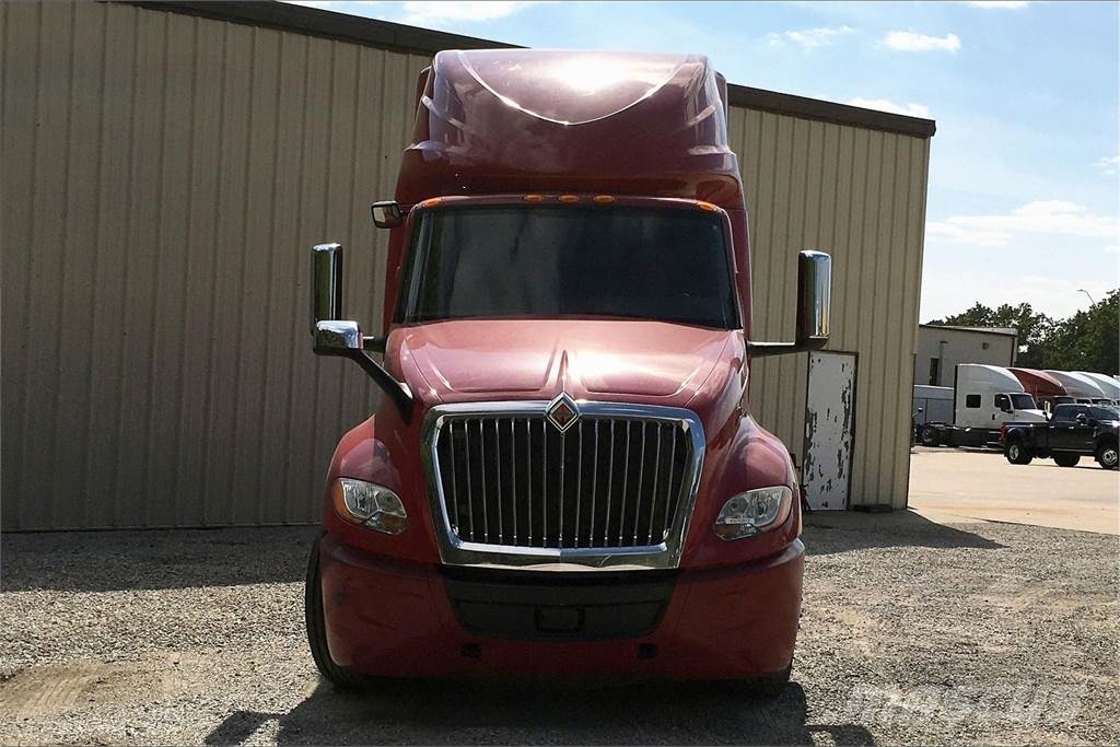International LT625 6x4 Prime Movers