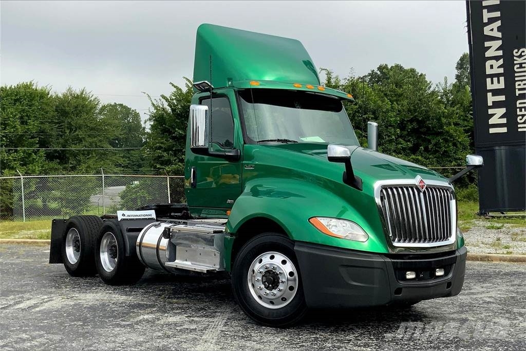 International LT625 6x4 Prime Movers