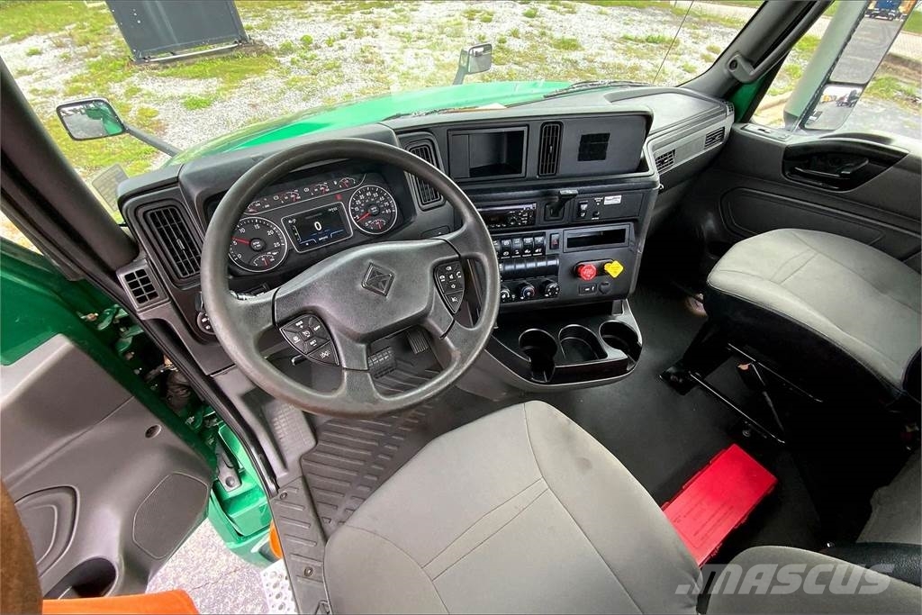 International LT625 6x4 Prime Movers