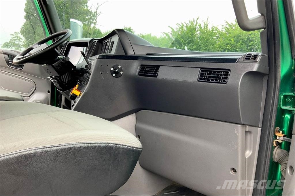 International LT625 6x4 Prime Movers