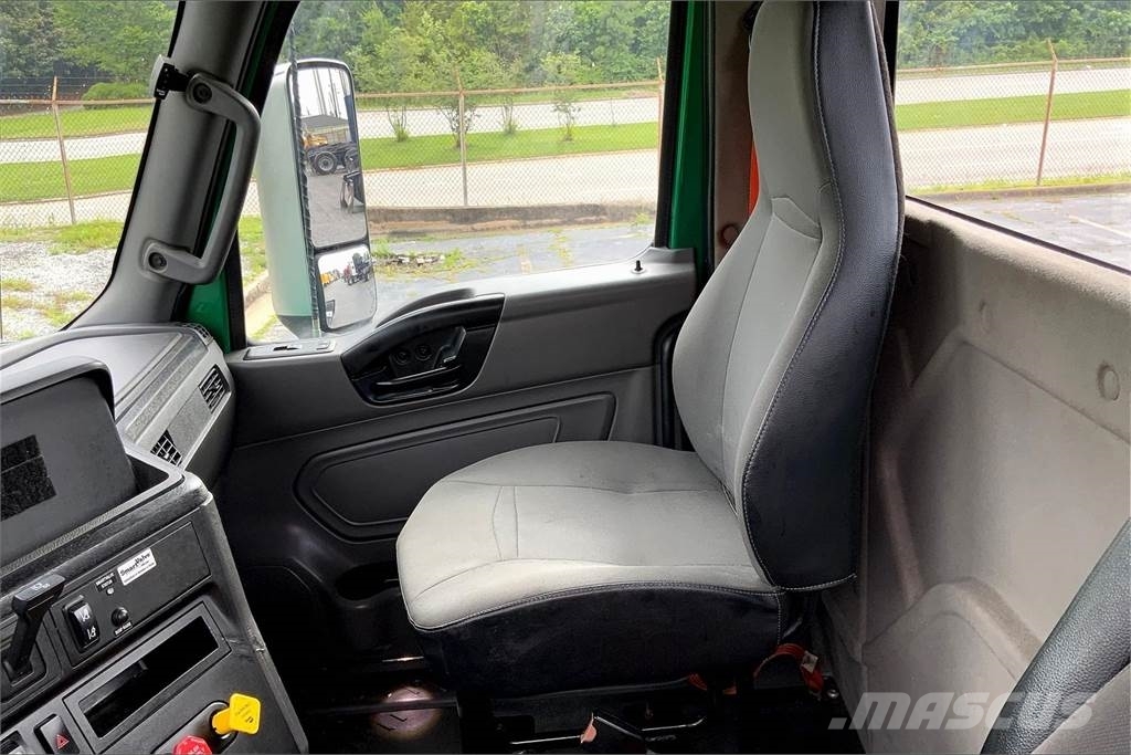 International LT625 6x4 Prime Movers