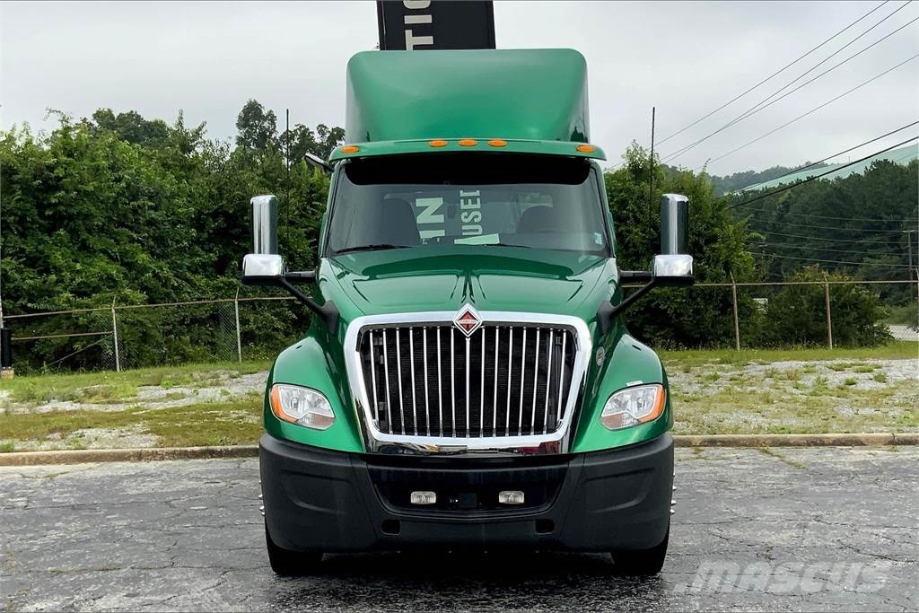 International LT625 6x4 Prime Movers