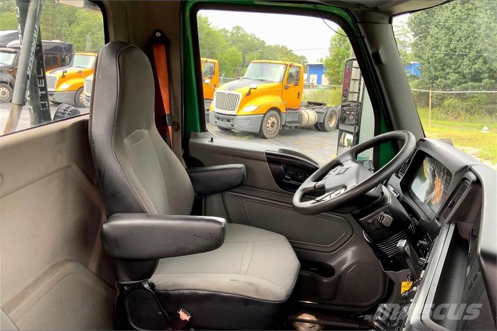 International LT625 6x4 Prime Movers