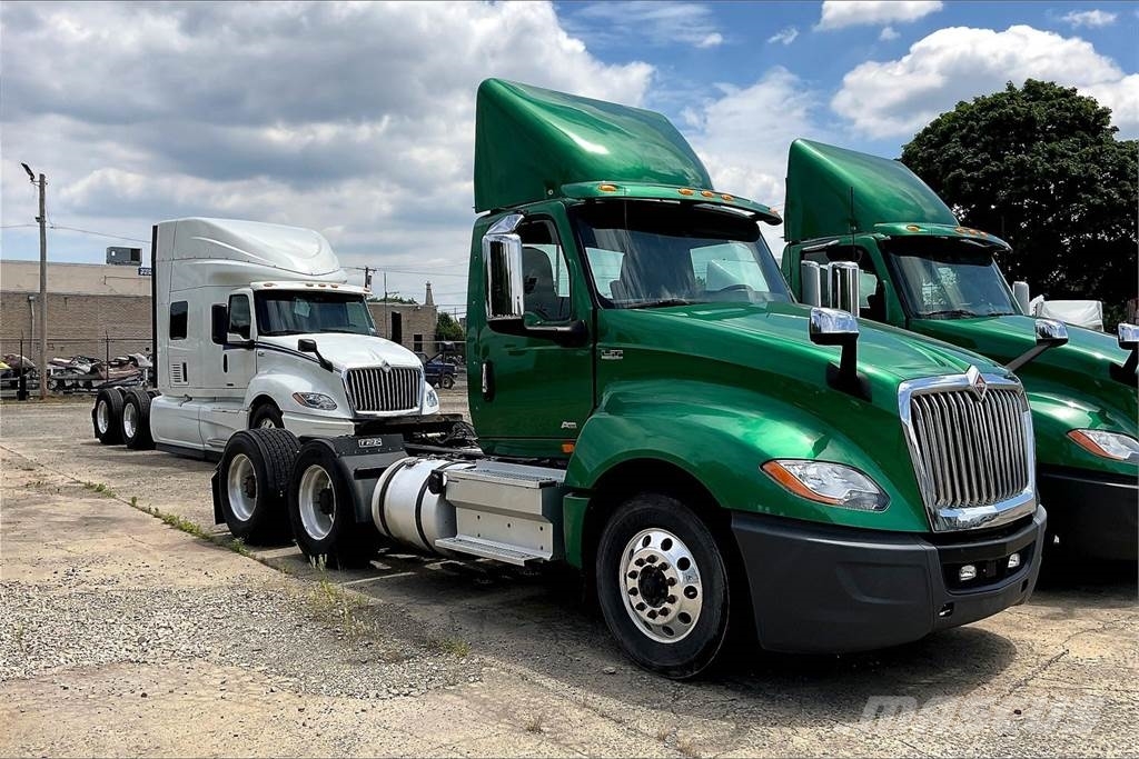 International LT625 6x4 Prime Movers