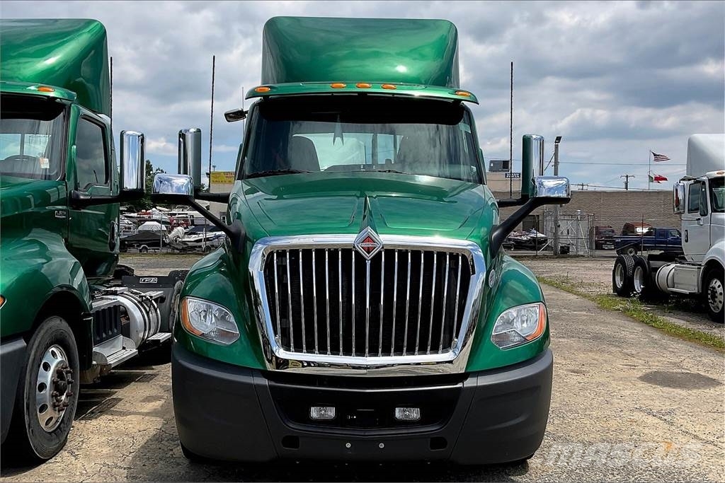 International LT625 6x4 Prime Movers