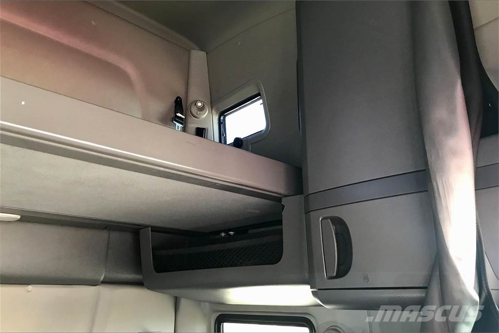 International LT625 6x4 Prime Movers