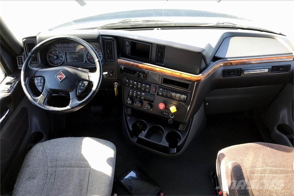 International LT625 6x4 Τράκτορες