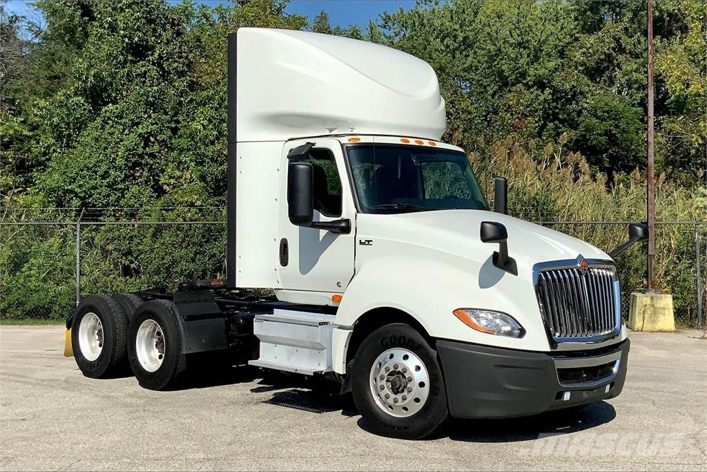 International LT625 6x4 Τράκτορες