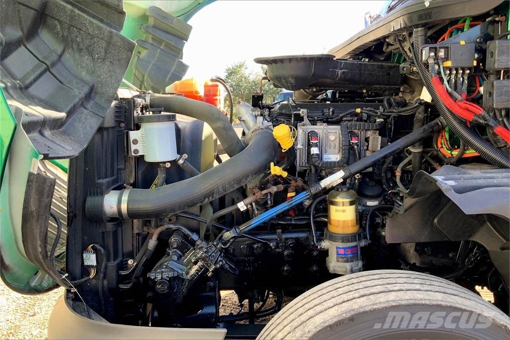 International LT625 6x4 Prime Movers