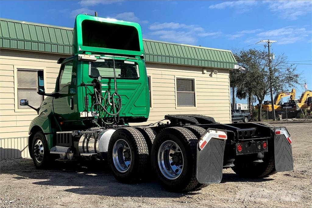 International LT625 6x4 Prime Movers